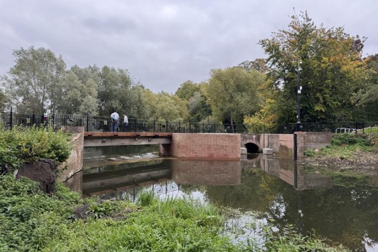 Photo of the weir in Middle Mill