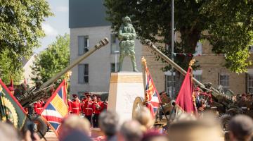 A photo of the new army statue featuring a member of the parachute regiment