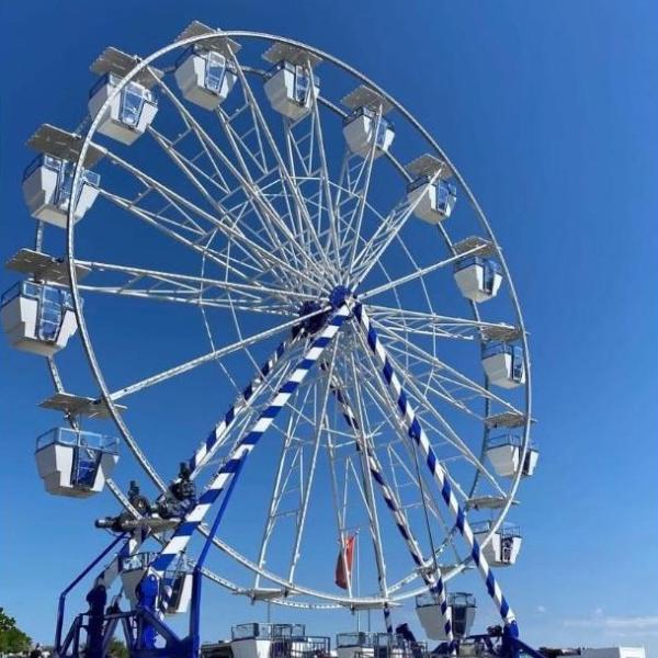 Photo of a big ferris wheel on St Nicholas Sqaure