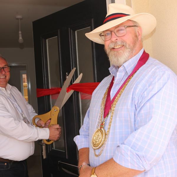 Cllr Rhys Smithson and Mayor Andrew Ellis mark the completion of the new properties